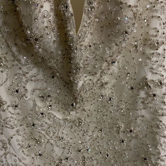 Wedding dress - Picture 5 of 8